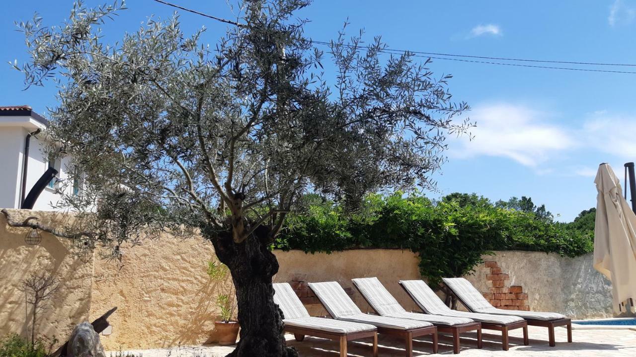Holiday Home Olea Malinska Exterior photo